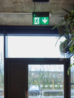 ADLER Exit Sign, 25 meter, 3 timer, hvid, inkl. roterbar piktogram