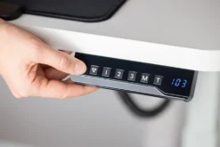 DELTACO OFFICE Elektrisk vipbart hæve sænkebord med LED-kontrolpanel