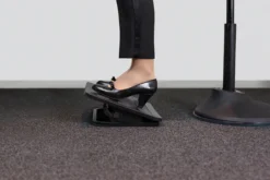 DELTACO OFFICE Ergonomisk fodstøtte i stål