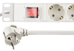 DELTACO strømskinne, 8x CEE 7/3 stik, 1x CEE 7/7 tilslutning, central afbryder, 19" 1U, 3 meter kabel, hvid