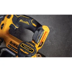 DEWALT 18V XR båndsav DCS377NT, kompakt