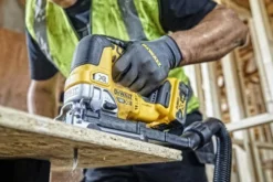 DEWALT 18V XR stiksav DCS334N bøjlehåndtag