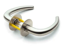 Dørgreb CU-form, monteret massiv roset, 40 mm dørtykkelse, børstet rustfrit stål