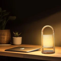 Genopladelig LED bordlampe med touch-dæmpning, 3000K, beige, træhåndtag