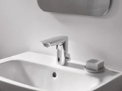 Grohe Bau Cosmopolitan E håndvaskarmatur, berøringsfri, 6V, krom