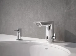 Grohe Bau Cosmopolitan E håndvaskarmatur, berøringsfri, 6V, krom