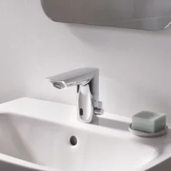 Grohe Bau Cosmopolitan E håndvaskarmatur, berøringsfri, 230V, krom