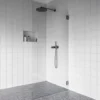 Ifö Showerama Art brusevæg, 70 cm x 200 cm, klart glas, vendbar montering