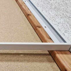 Indbygningsramme til 120x60 cm LED panel, til troldtekt og gips, hvid kant (restsalg)