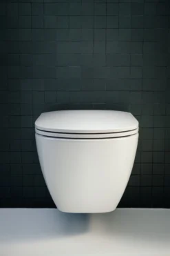 Laufen Lua toiletpakke, komplet inkl. cisterne, toiletskål, toiletsæde & betjeningstryk