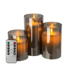 LED bloklys i røgfarvet glas, Ø7,5 cm, 3 stk., med flammeeffekt, fjernbetjening og timer, højde 10/12,5/15 cm, ægte stearin