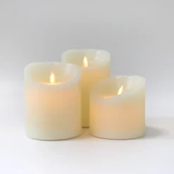 LED bloklys med bevægelig flamme, hvid, Ø10 cm, 3 stk, inkl. fjernbetjening og timer, ægte stearin