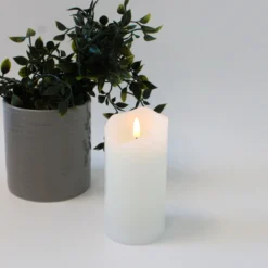 LED bloklys med flammeeffekt, hvid, 15 cm høj, Ø7,5 cm, fjernbetjening, timer, ægte stearin