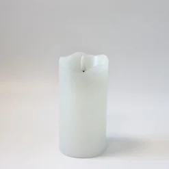LED bloklys med flammeeffekt, hvid, 15 cm høj, Ø7,5 cm, fjernbetjening, timer, ægte stearin