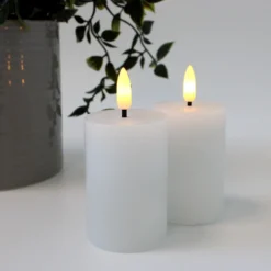 LED bloklys med flammeeffekt, hvid - 2 stk, inkl. fjernbetjening og timer, 7,5 cm høj, Ø5 cm, ægte stearin