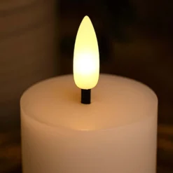 LED bloklys med flammeeffekt, hvid, 10 cm høj, Ø5 cm, fjernbetjening, timer, ægte stearin