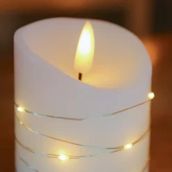 LED bloklys med lyskæde, 12,5 cm høj, flammeeffekt - Ø7,5 cm, inkl. fjernbetjening, ægte stearin