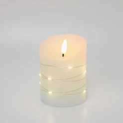 LED bloklys med lyskæde, flammeeffekt, 10 cm høj, inkl. fjernbetjening - Ø7,5 cm, ægte stearin