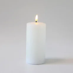 LED bloklys med smelte-look og flammeeffekt, inkl. fjernbetjening og timer, 15 cm høj, Ø7,5 cm, ægte stearin