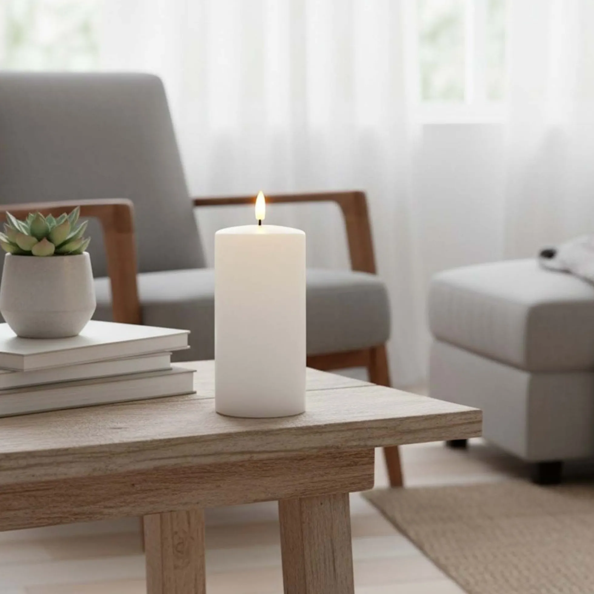 LED bloklys med smelte-look og flammeeffekt, inkl. fjernbetjening og timer, 15 cm høj, Ø7,5 cm, ægte stearin