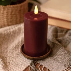 LED bloklys med smelte-look og flammeeffekt, bordeauxrød, 12,5 cm høj, Ø7,5 cm, fjernbetjening