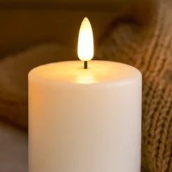 LED bloklys med smeltet look og flammeeffekt, 10 cm, Ø7,5 cm, inkl. fjernbetjening