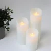 LED bloklys XL, 3 stk, Ø10 cm, 17,5/22,5/30 cm høj, bevægelig flamme, hvid - Inkl. fjernbetjening og timer, ægte stearin
