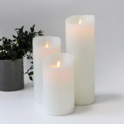 LED bloklys XL, 3 stk, Ø10 cm, 17,5/22,5/30 cm høj, bevægelig flamme, hvid - Inkl. fjernbetjening og timer, ægte stearin