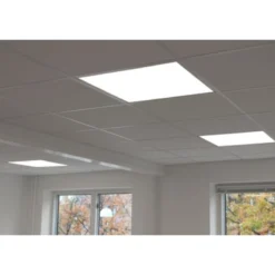 LED panel 60x60, 40W, hvid kant, 115lm/W, bagbelyst, 3000K - LEDlife (restsalg)