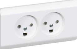 LK OPUS® 66, Dobbelt stikkontakt med jord og integreret ramme, 2 modul – Lauritz Knudsen
