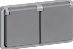 LK OPUS® 74, Vandret dobbelt stikkontakt med jord og to tændinger, 1½ / 2 modul – Lauritz Knudsen