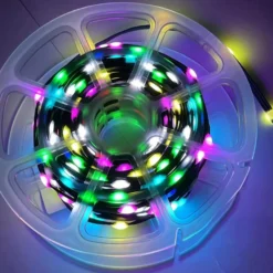 5 meter RGBIC LED lyskæde med 50 LED, grøn ledning, fjernbetjening og bluetooth - 5V DC USB