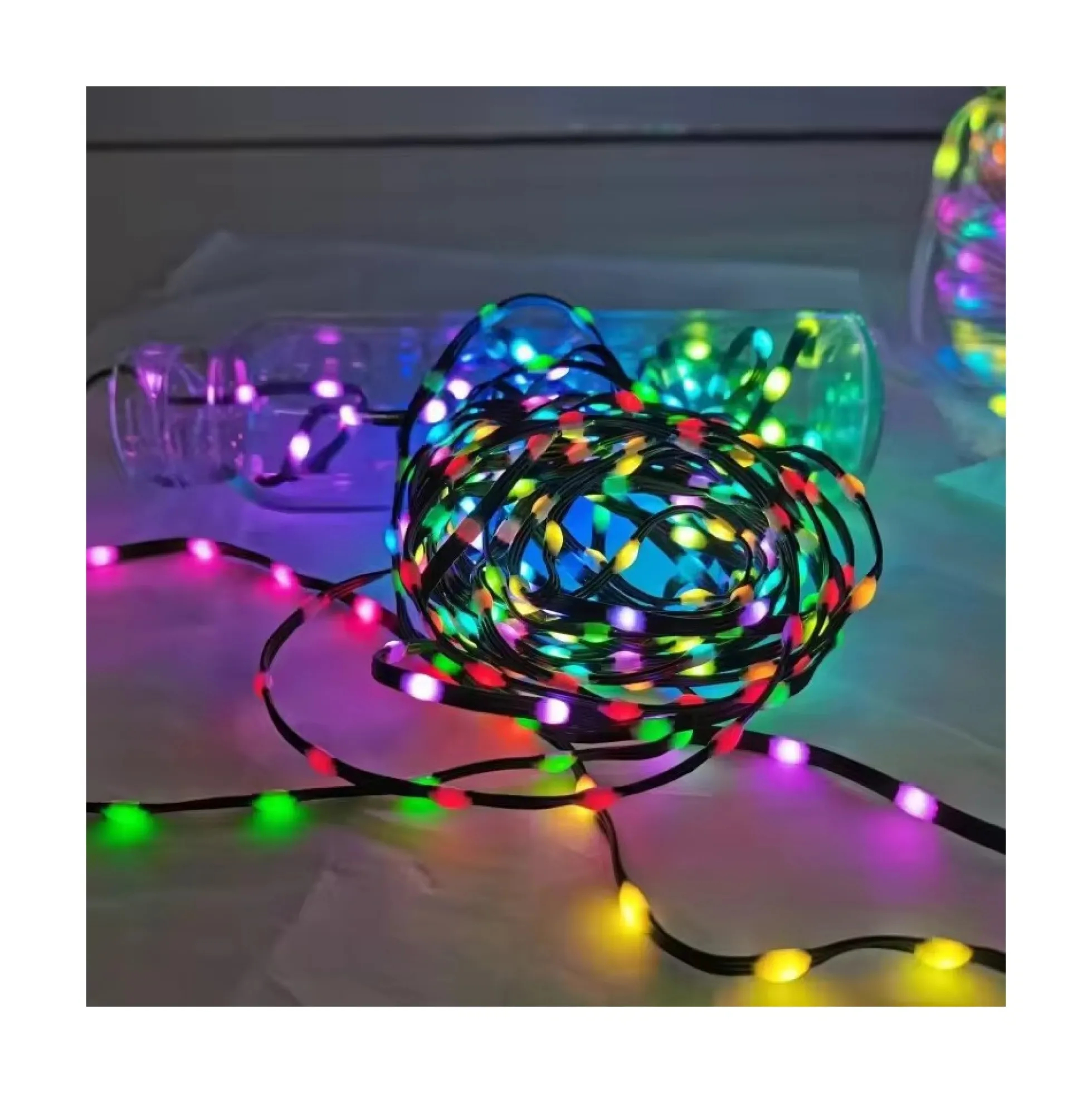 5 meter RGBIC LED lyskæde med 50 LED, grøn ledning, fjernbetjening og bluetooth - 5V DC USB