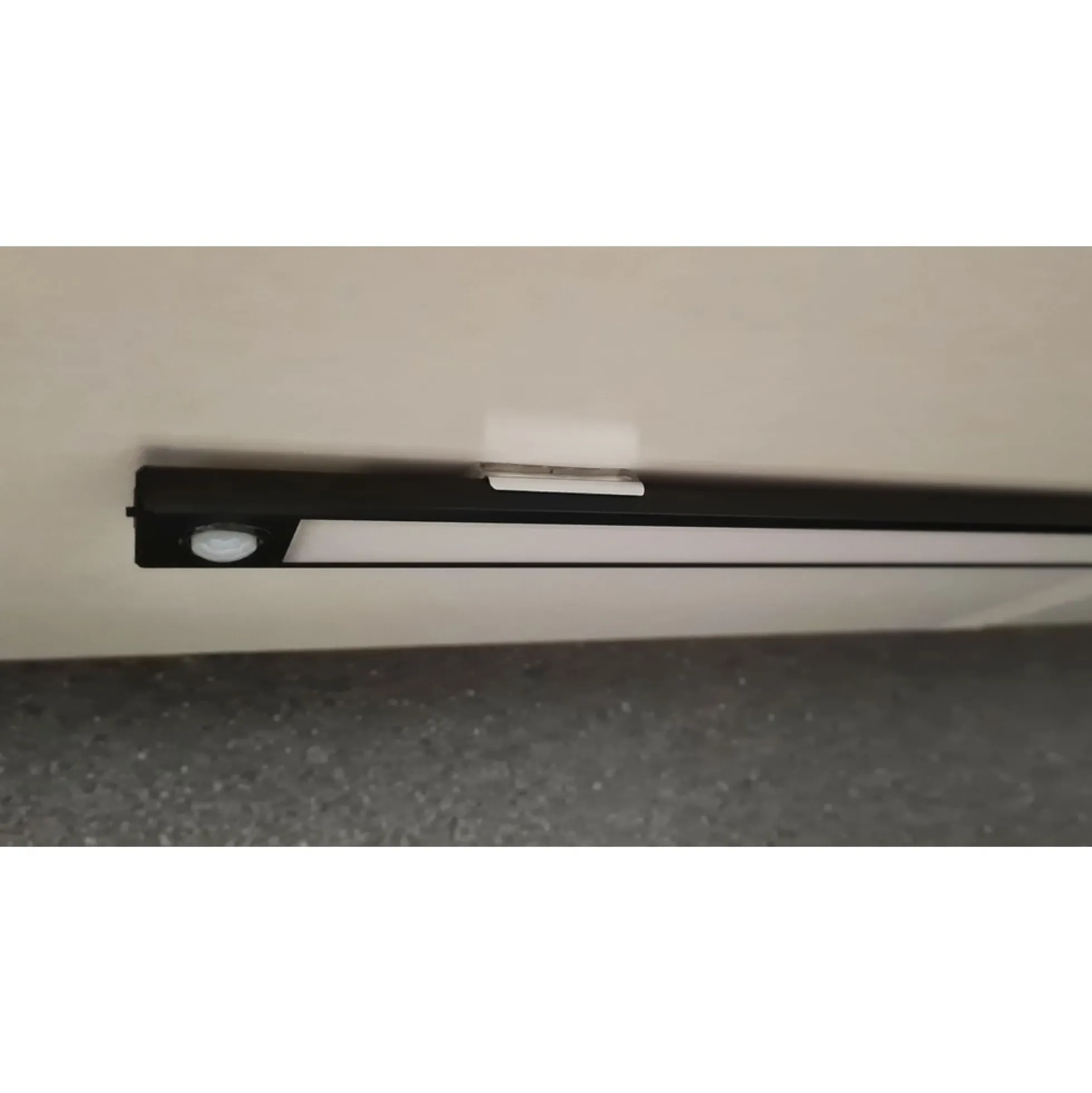 Skabslys på batteri, PIR sensor, genopladelig, sort