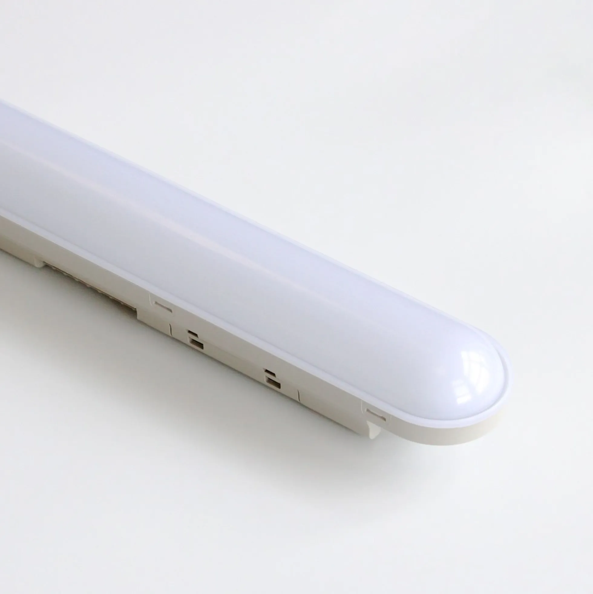 Spectrum Limea Connect 50W LED armatur, 120 cm, IP65 vandtæt, 154 lm/W, gennemfortrådet, 230V