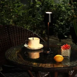 1,5W berørings-dæmpbar LED bordlampe, IP54, 3000K, genopladelig - V-Tac
