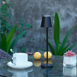1,5W berørings-dæmpbar LED bordlampe, IP54, 3000K, genopladelig - V-Tac