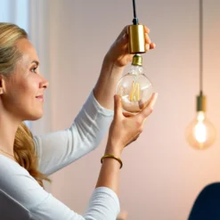 WiZ E27 LED-pære, Globe klar G95, 650lm, Tunable White, 7W, WiFi/Matter