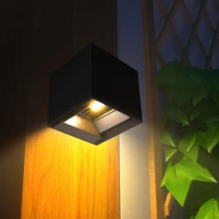 9W Solara sort LED væglampe med sensor, IP65, 3-i-1 CCT, 800lm, PIR sensor