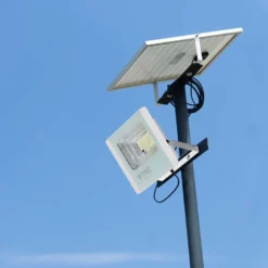 25W solcelledrevet LED projektør, 550lm, IP65, sort, inkl. solpanel og fjernbetjening, kold hvid - Kulør 6400K